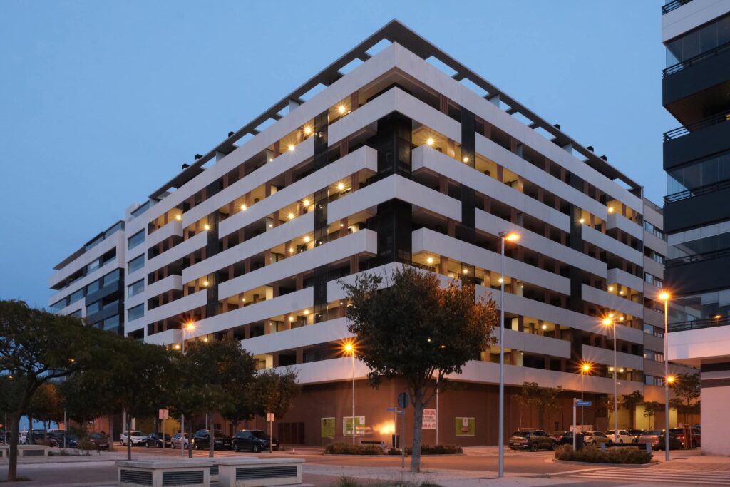 Edificio de 63 viviendas en Parque Venecia